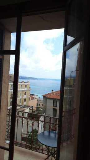 Sea view studio apartment with balcony on the border with Monaco